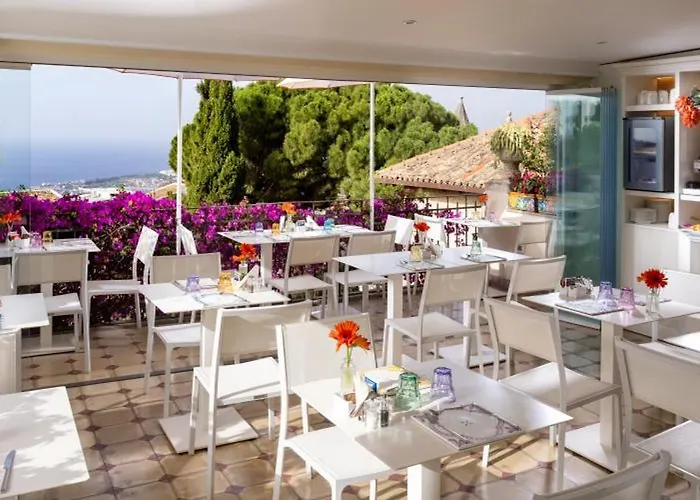 陶尔米纳别墅酒店 酒店 4*